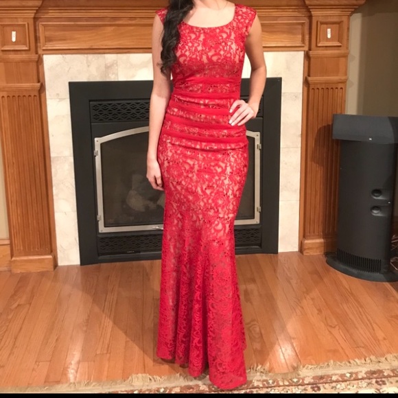 Red lace dress - Picture 1 of 2